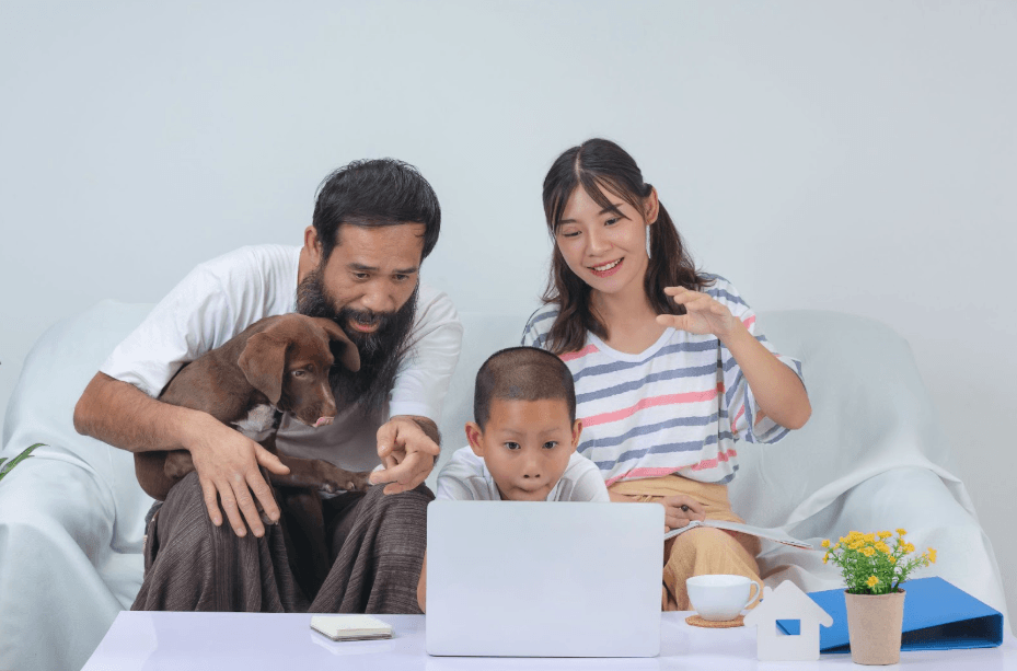 Staying Connected: How E-Cards Strengthen Family Bonds
