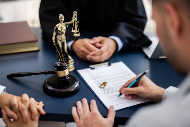 How Divorce Attorneys Help in Child Custody Disputes